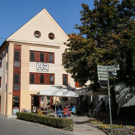 Hr Apartmanhaz Έγκερ Εξωτερικό φωτογραφία