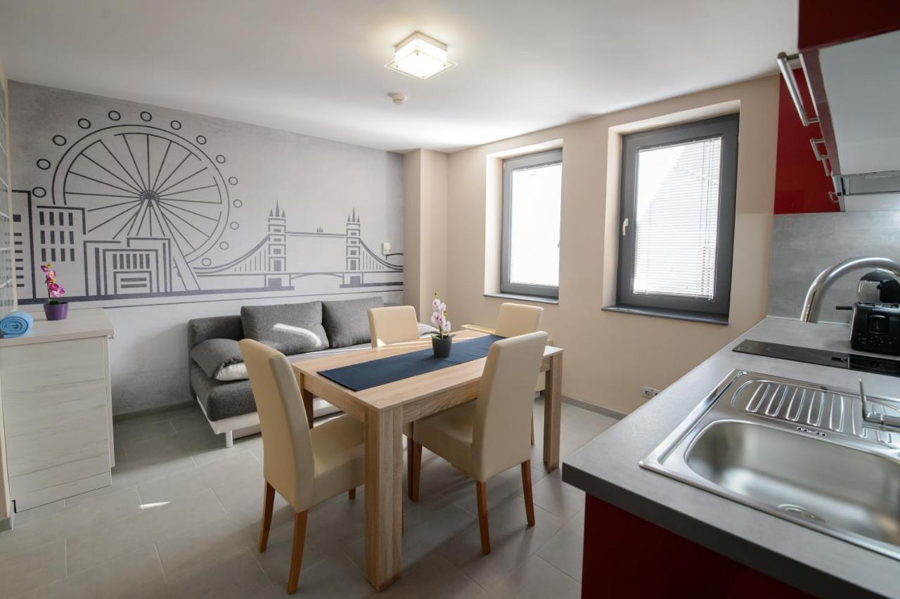 Hr Apartmanhaz Έγκερ Εξωτερικό φωτογραφία