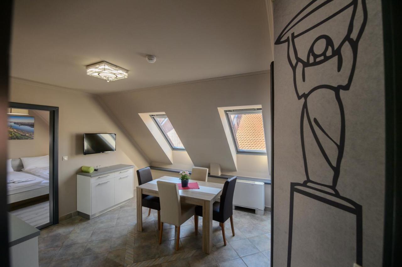Hr Apartmanhaz Έγκερ Εξωτερικό φωτογραφία