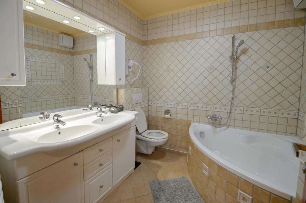 Hr Apartmanhaz Έγκερ Εξωτερικό φωτογραφία