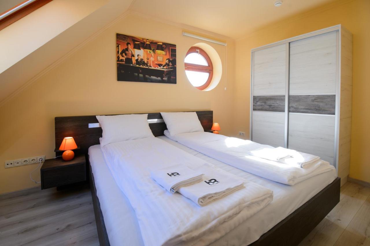 Hr Apartmanhaz Έγκερ Εξωτερικό φωτογραφία